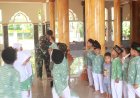 Sentuhan Humanis TMMD: Babinsa di Pati Ajar Mengaji, Tanamkan Nilai Akhlak Sejak Dini